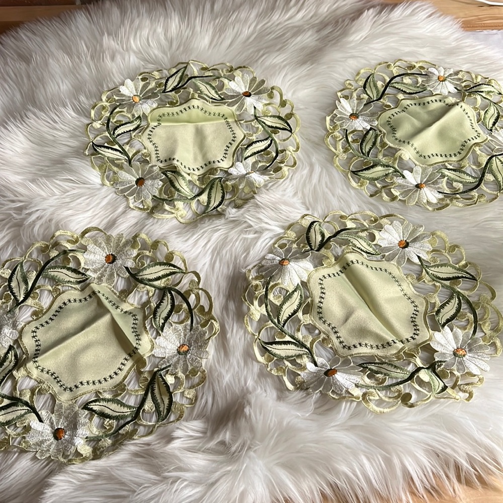 Set Of 4 Spring Floral Round Doilies